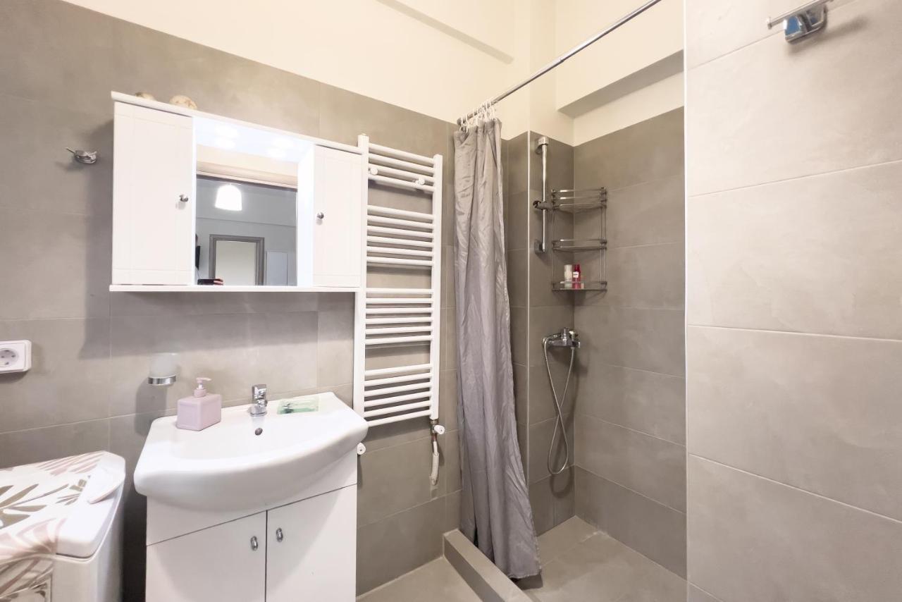 Cozy Cityscape Apartment In Афины Экстерьер фото